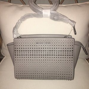 MICHAEL KORS Selma Studded Medium Messenger Bag